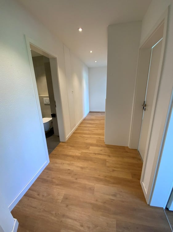 3 1/2-Zimmerwohnung mit grossem Balkon und zusätzlichem Seitenbalkon 4