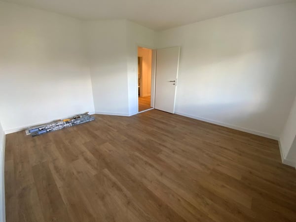 3 1/2-Zimmerwohnung mit grossem Balkon und zusätzlichem Seitenbalkon 5