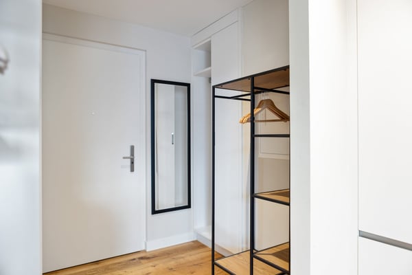 Grosszügiges möbliertes Studio mit Terrasse, Parkplatz & Co-Working-Zugang in Embrach, Zürich 20