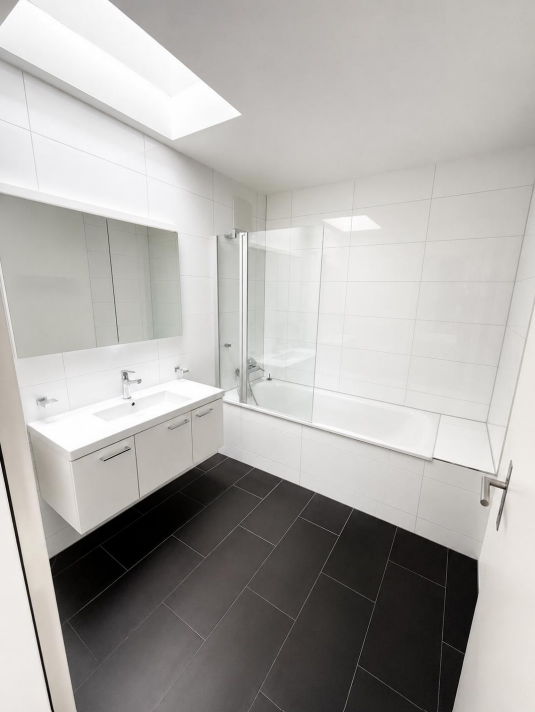 Elegantes 5.5-Zimmer-Reiheneckfamilienhaus mit exklusiver Terrasse und moderner Bauweise 11