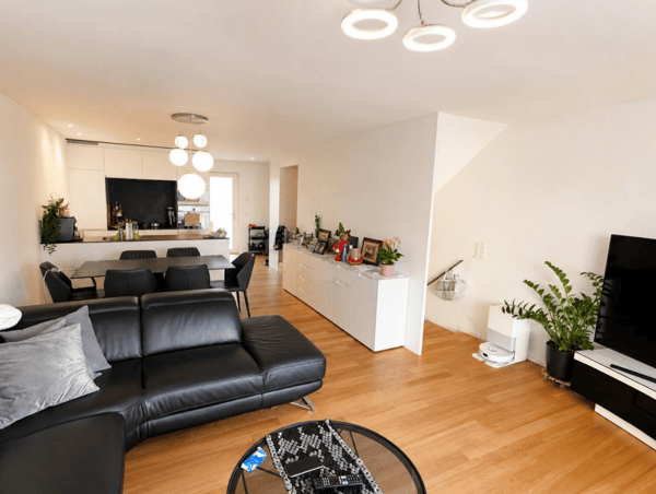 Elegantes 5.5-Zimmer-Reiheneckfamilienhaus mit exklusiver Terrasse und moderner Bauweise 6