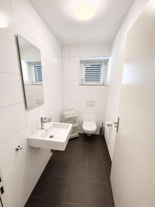 Elegantes 5.5-Zimmer-Reiheneckfamilienhaus mit exklusiver Terrasse und moderner Bauweise 14