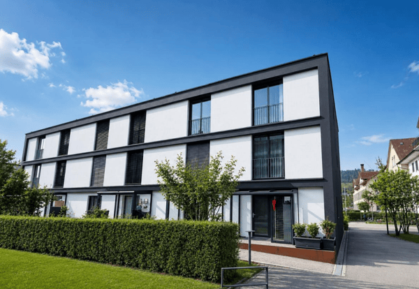 Elegantes 5.5-Zimmer-Reiheneckfamilienhaus mit exklusiver Terrasse und moderner Bauweise 2