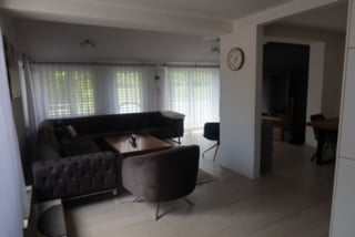 MODERNISIERTES ZWEIFAMILIENHAUS MIT 4.5- & 3.5-ZIMMER-WOHNUNG 4