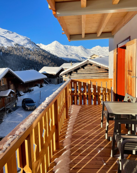 Charmante 6-Zimmer-Wohnung mit Cheminée und atemberaubender Bergkulisse in Avers-Cresta 9