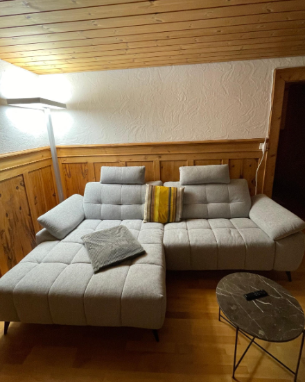 Charmante 6-Zimmer-Wohnung mit Cheminée und atemberaubender Bergkulisse in Avers-Cresta 3