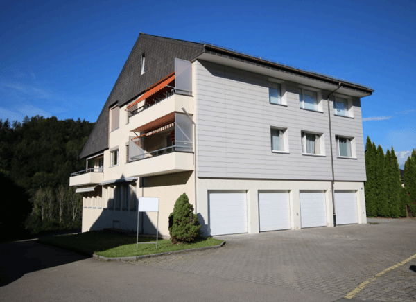 Ruhige grosszügige 4.5-Zimmer-Wohnung mit Terrasse in Stallikon 1