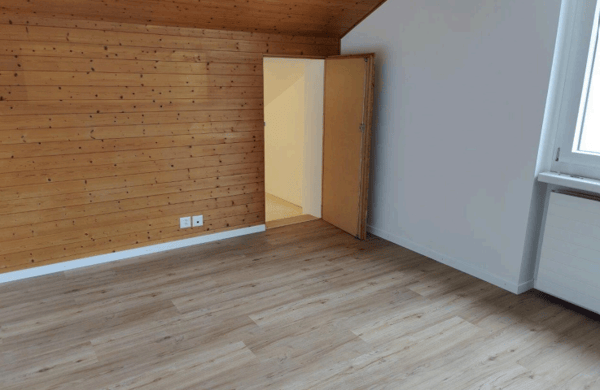 Ruhige grosszügige 2.5-Zimmer-Wohnung mit Terrasse in Stallikon 2