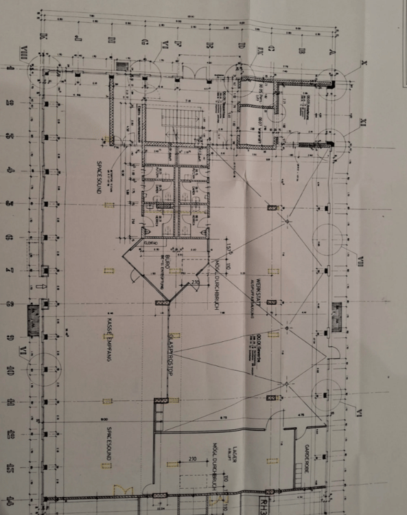 Aussergewöhnlichen Gewerbelokal im Erdgeschoss eines Gewerbegebäude 7