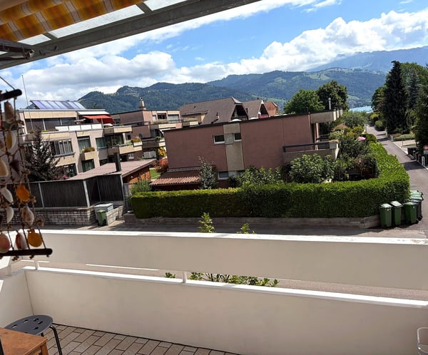 Wohnen, wo andere ihre Freizeit verbringen – gepflegte 3,5-Zimmer-Wohnung in Gwatt mit Balkon 1