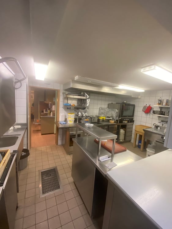 Taky away, Restaurant oder Laden, Lager / Mietwohnung 3.5 Zimmer möglich 10