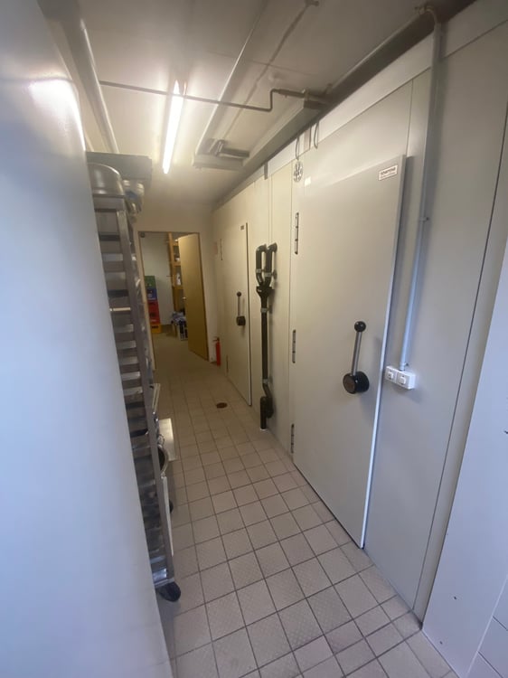 Taky away, Restaurant oder Laden, Lager / Mietwohnung 3.5 Zimmer möglich 8