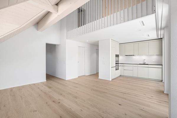 Erstbezug: Stilvolle und grosszügige Maisonette-Wohnung