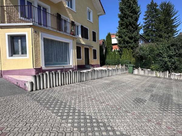 Aussenparkplatz mit optionaler E-Ladestation in Lengnau BE zu vermieten 2