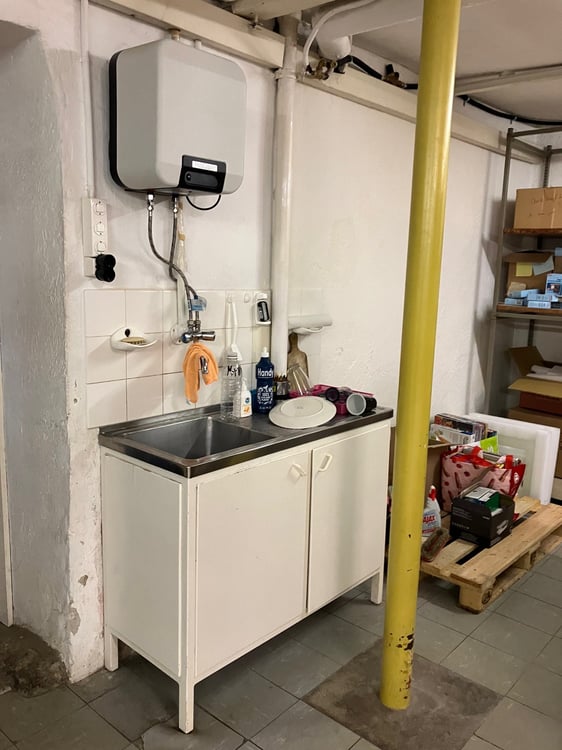 Geräumige Werkstatt mit Büro und Lagerraum Nähe Bahnhof Stettbach 6