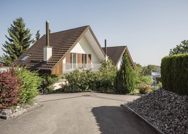 Erstvermietung nach Umbau: 5.5-Zimmer-Doppeleinfamilienhaus mit Bodenseesicht in Wittenbach 1
