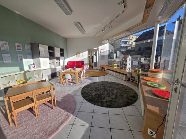 Attraktives Eck-Ladenlokal (100 m2) 2