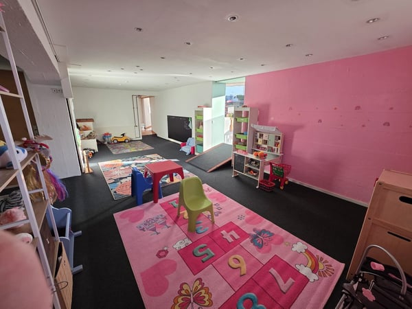 Attraktives Eck-Ladenlokal (100 m2) 6