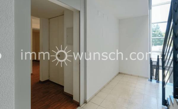Helle, sowie grosszügige 3 ½ Zi. Eigentumswohnung mit gedecktem Balkon und Aussicht auf den Weiher 13
