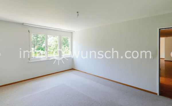 Helle, sowie grosszügige 3 ½ Zi. Eigentumswohnung mit gedecktem Balkon und Aussicht auf den Weiher 8