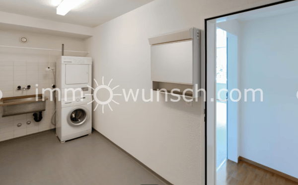 Helle, sowie grosszügige 3 ½ Zi. Eigentumswohnung mit gedecktem Balkon und Aussicht auf den Weiher 14