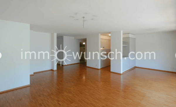 Helle, sowie grosszügige 3 ½ Zi. Eigentumswohnung mit gedecktem Balkon und Aussicht auf den Weiher 6