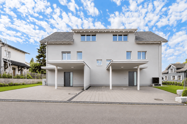 Linkes 6.5-Zimmer-Doppeleinfamilienhaus – ruhiger gelegen & zusätzliche Parkfläche 1
