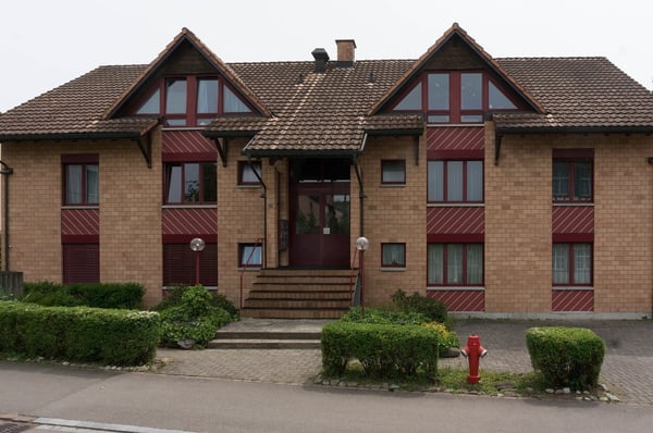 Helle 4.5-Zimmer-Wohnung mit Schwedenofen und teilgedecktem Balkon in Sulgen