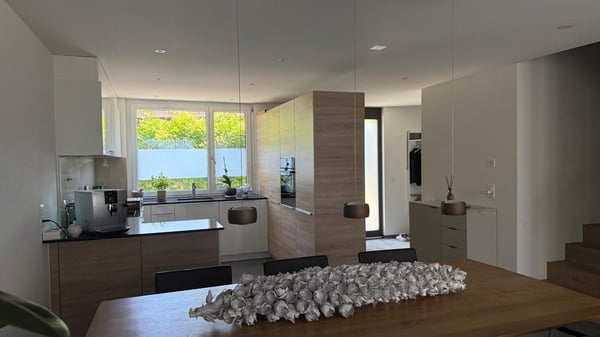 Wunderschönes 5.5-Zimmer-Familienhaus | ca. 240 m² | Garten | 10 Min. von Zug 11