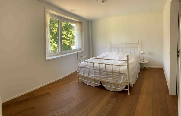Helle 2.5-Zi.-Wohnung im Minergie-Standard mit Blick auf den Rossbach-Wald- Herrliberg Goldküste 9