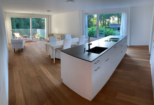 Helle 2.5-Zi.-Wohnung im Minergie-Standard mit Blick auf den Rossbach-Wald- Herrliberg Goldküste 2