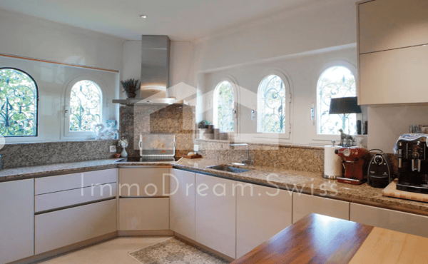 Ascona: 6.5 Zi. Villa mit Pool, Gartenanlage und 2. Wohnsitz 6