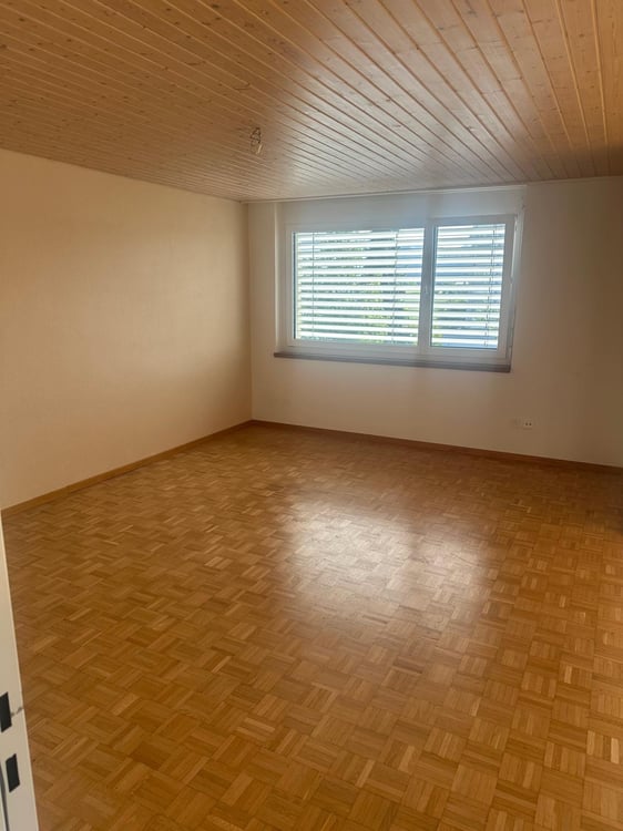 Helle 2.5-Zimmer-Wohnung mit Balkon und Lift in Reiden 4