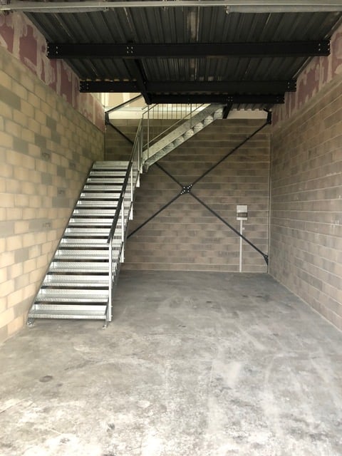 Gewerbe & Garagenbox für Ihr Business mit XXL Sektionaltor 2