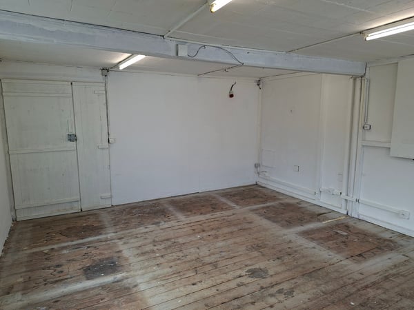 Zu vermieten Gewerbe- / Atelierraum mit rund 92m2 Nutzfläche 3