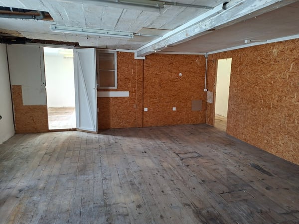 Zu vermieten Gewerbe- / Atelierraum mit rund 92m2 Nutzfläche 2