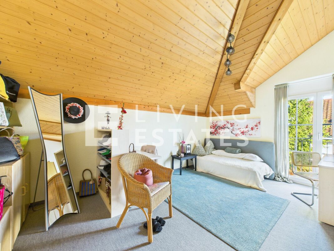 A PRESENCE OF LASTING VALUE - ELEGANT. HIGH-QUALITY. VERY WELL-MAINTAINED.