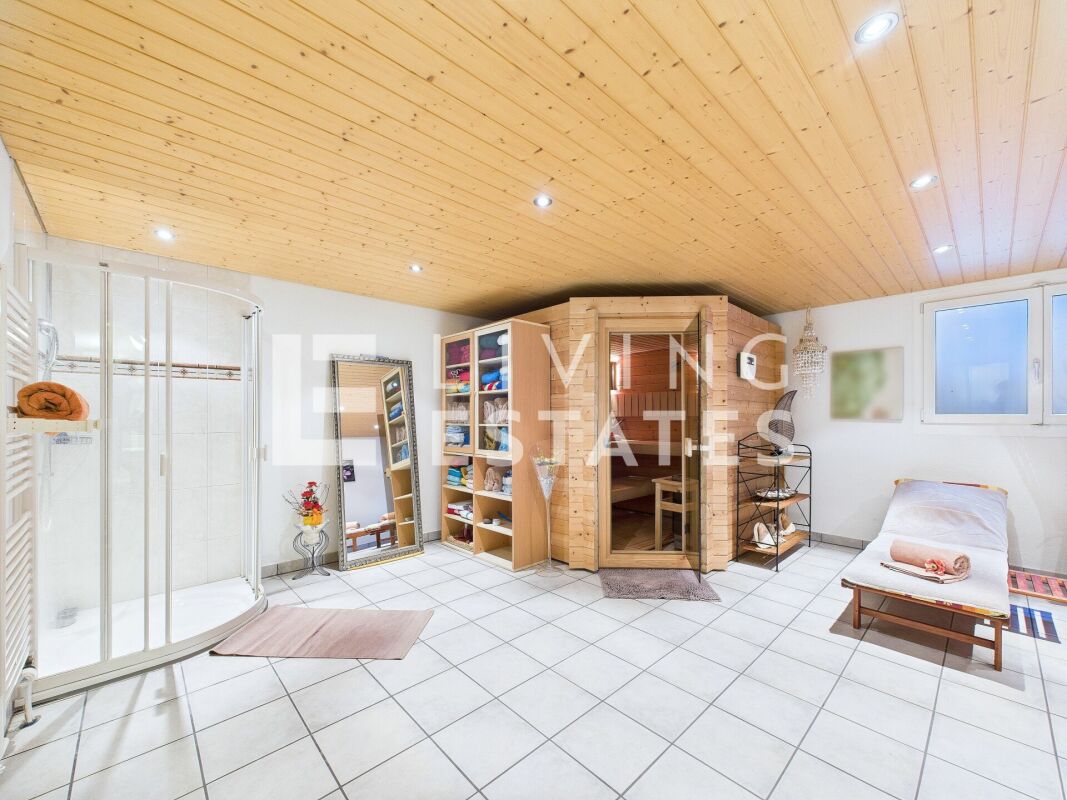 A PRESENCE OF LASTING VALUE - ELEGANT. HIGH-QUALITY. VERY WELL-MAINTAINED.