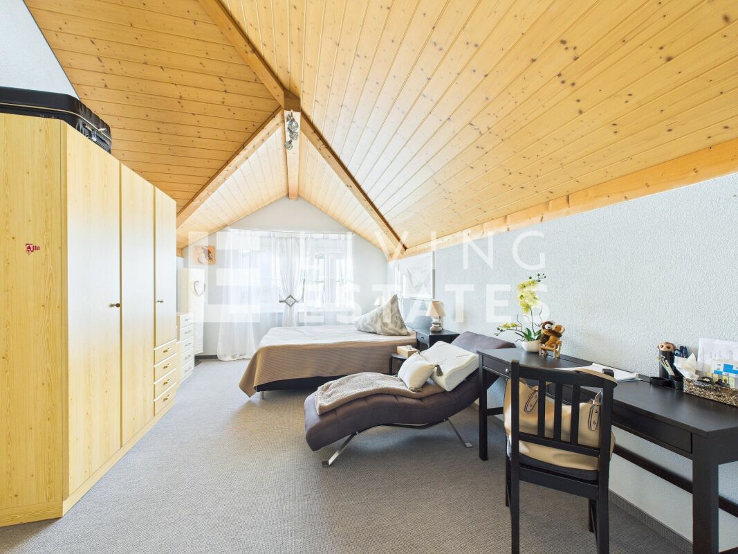 A PRESENCE OF LASTING VALUE - ELEGANT. HIGH-QUALITY. VERY WELL-MAINTAINED.