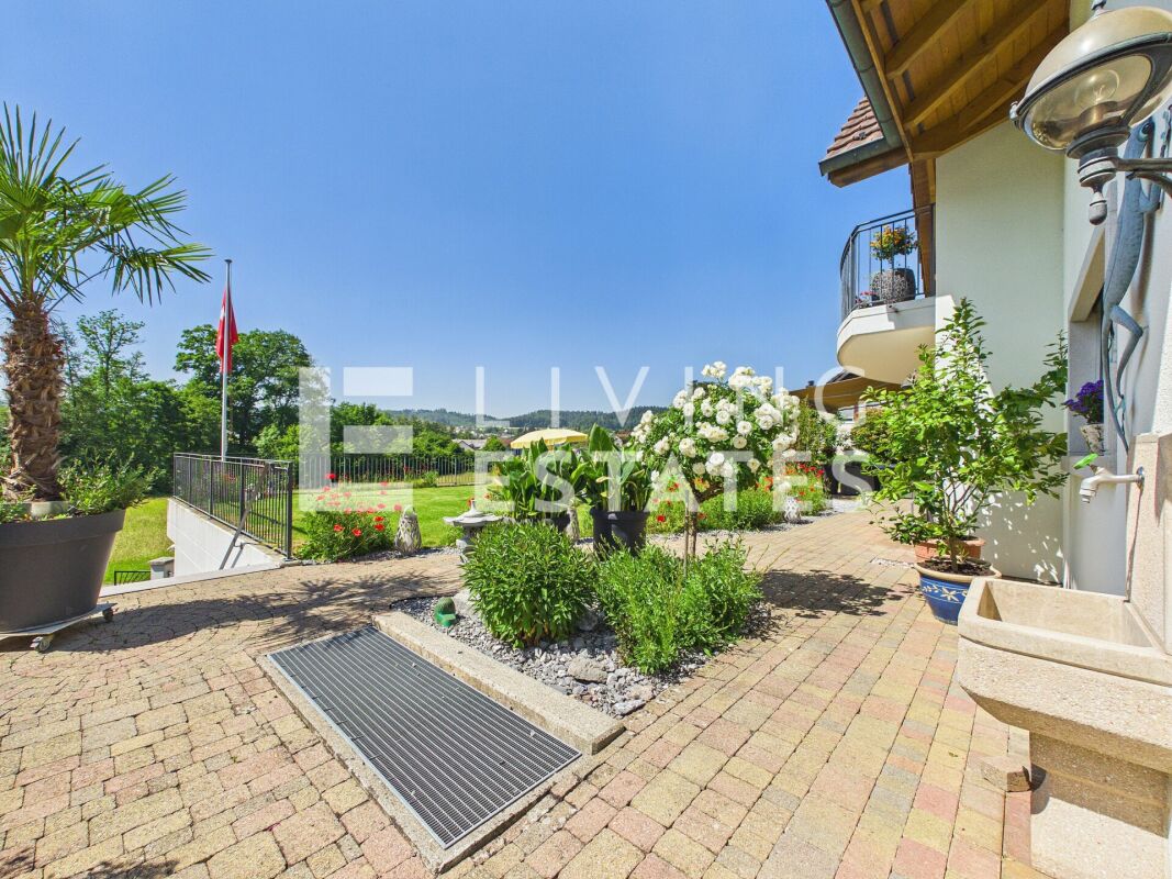 A PRESENCE OF LASTING VALUE - ELEGANT. HIGH-QUALITY. VERY WELL-MAINTAINED.