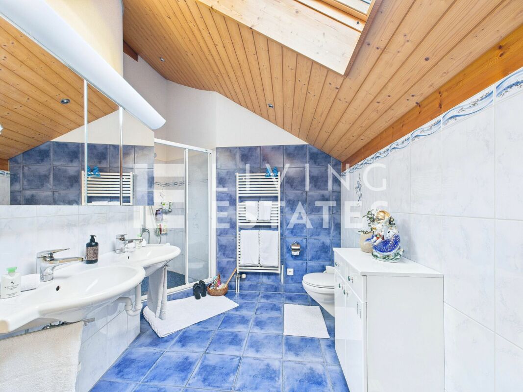 A PRESENCE OF LASTING VALUE - ELEGANT. HIGH-QUALITY. VERY WELL-MAINTAINED.