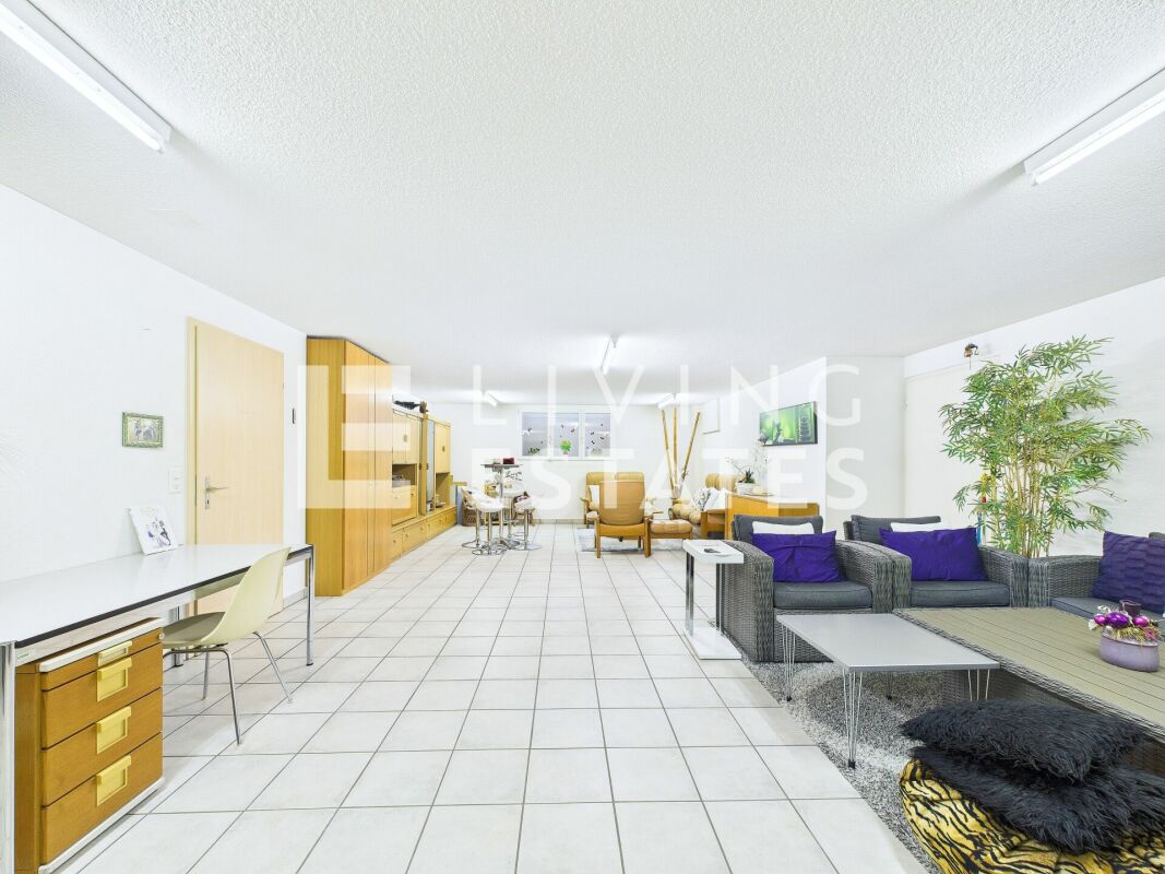 A PRESENCE OF LASTING VALUE - ELEGANT. HIGH-QUALITY. VERY WELL-MAINTAINED.