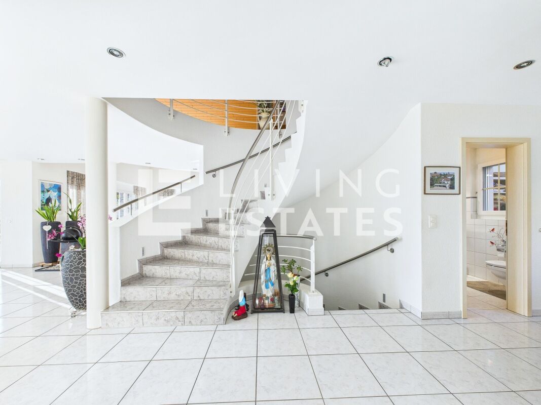A PRESENCE OF LASTING VALUE - ELEGANT. HIGH-QUALITY. VERY WELL-MAINTAINED.