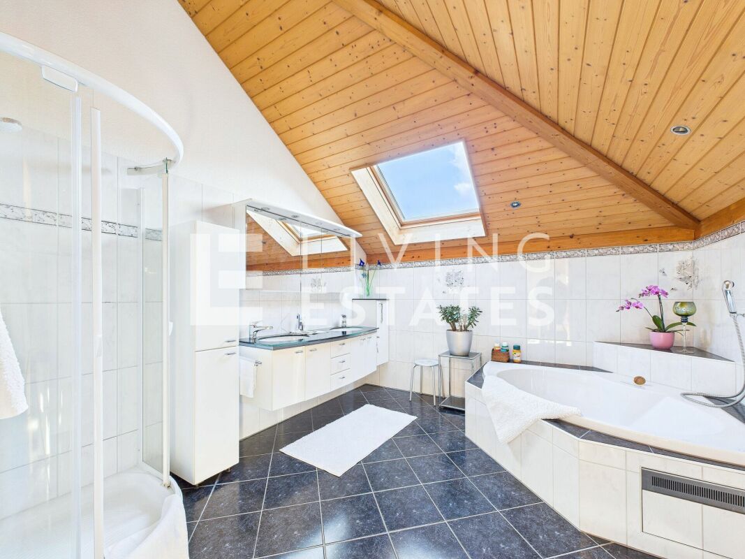 A PRESENCE OF LASTING VALUE - ELEGANT. HIGH-QUALITY. VERY WELL-MAINTAINED.