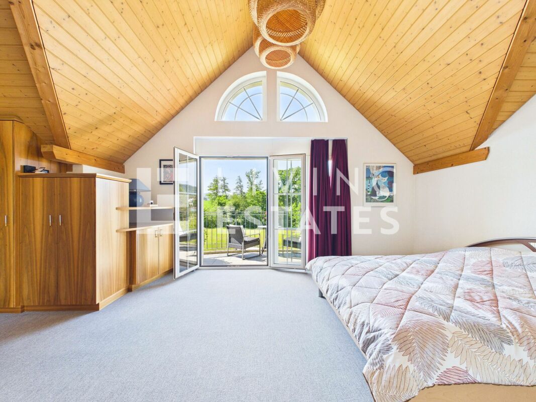 A PRESENCE OF LASTING VALUE - ELEGANT. HIGH-QUALITY. VERY WELL-MAINTAINED.