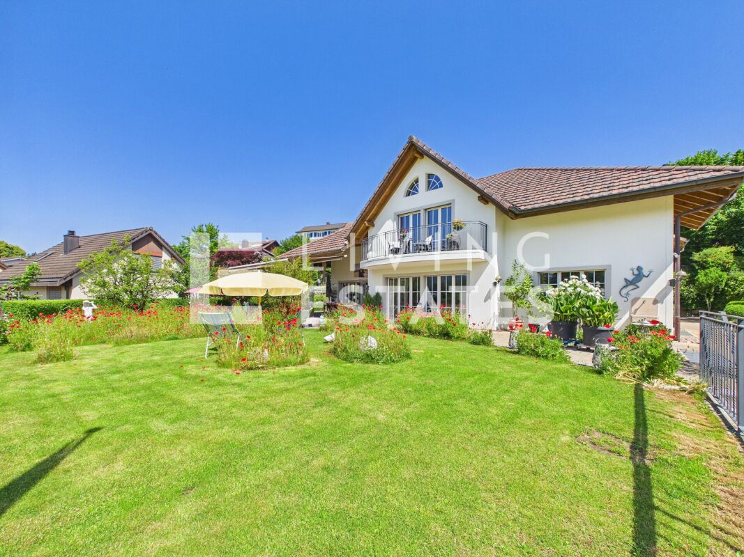 A PRESENCE OF LASTING VALUE - ELEGANT. HIGH-QUALITY. VERY WELL-MAINTAINED.