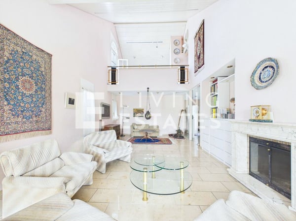 EINE AUSSERGEWÖHNLICHE RESIDENZ IM GRÜNEN 3
