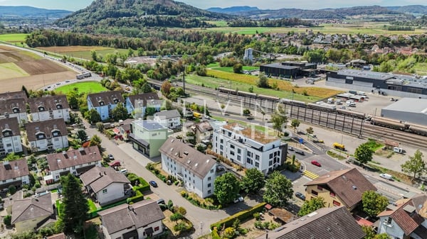 NEUER GLANZ TRIFFT GROSSZÜGIGKEIT