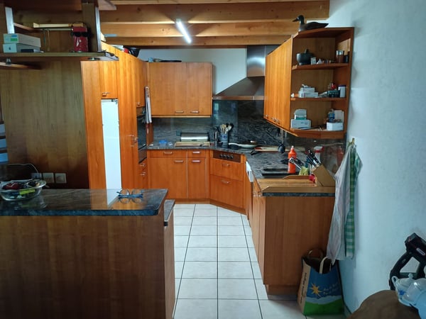 Zwei aneinandergebaute Liegenschaften mit 1139 m2 Grundstück in der Kern- und Landwirtschaftszone 11