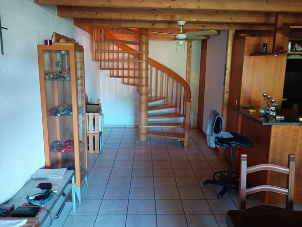 Zwei aneinandergebaute Liegenschaften mit 1139 m2 Grundstück in der Kern- und Landwirtschaftszone 12